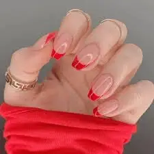 Minimalistic-And-Cute-Holiday-Nails-8