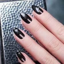 Minimalistic-Black-Nail-Art-10