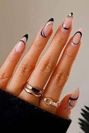 Minimalistic-Black-Nail-Art-2