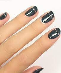 Minimalistic-Black-Nail-Art-5