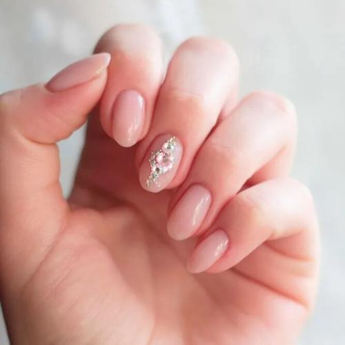 Minimalistic-Designs-for-Wedding-Love-Nails-2