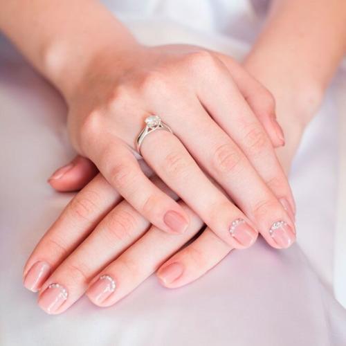 Minimalistic-Designs-for-Wedding-Love-Nails-3