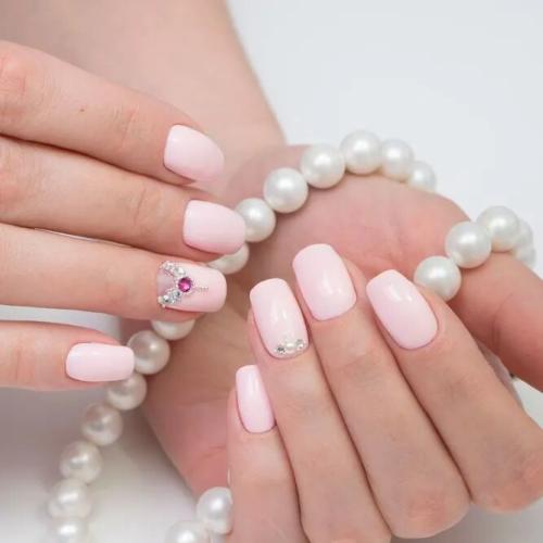 Minimalistic-Designs-for-Wedding-Love-Nails-4