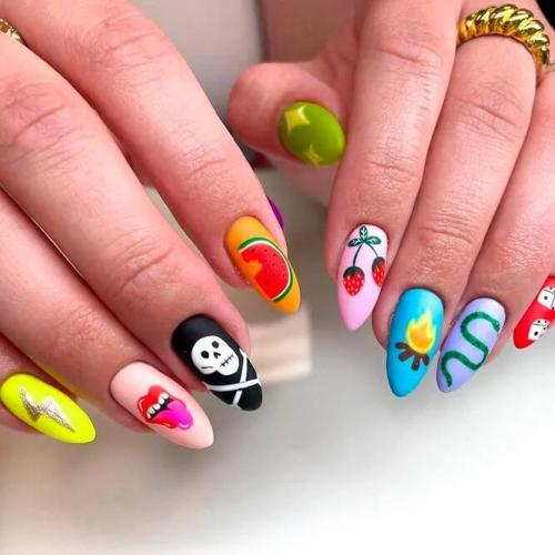 Mismatched-Hands-Nail-Designs-4