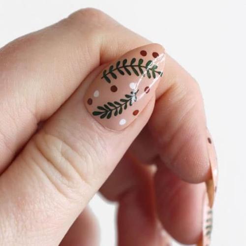 Mistletoe-Leaves-Christmas-Nails-1