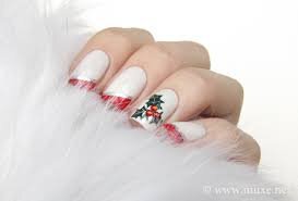 Mistletoe-Leaves-Christmas-Nails-3