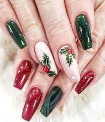 Mistletoe-Leaves-Christmas-Nails-4