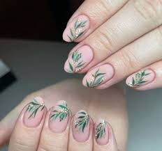 Mistletoe-Leaves-Christmas-Nails-5