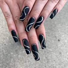 Mix-Designs-for-Your-Black-Nails-4