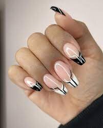 Modern-Vibe-Black-Nails-2