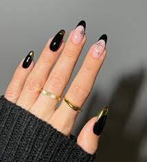 Modern-Vibe-Black-Nails-4