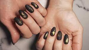 Modern-Vibe-Black-Nails-5