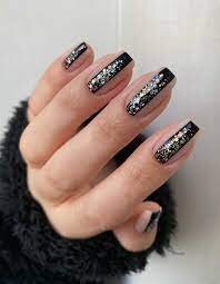 Modern-Vibe-Black-Nails-6