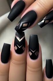 Modern-Vibe-Black-Nails-7