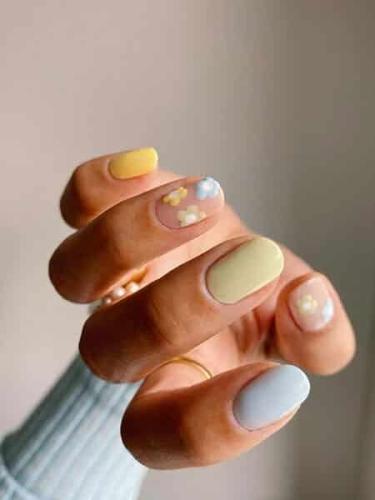 Multicolored-Floral-Manicure-1