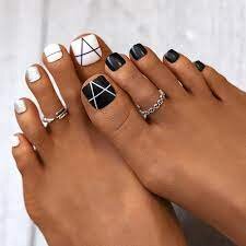 Nail-Design-With-Geometry-Patterns-8