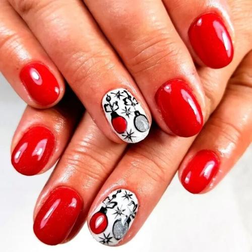 Nails-Designs-With-Christmas-Toys-1