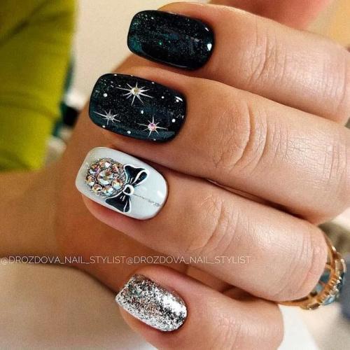 Nails-Designs-With-Christmas-Toys-3