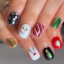 Nails-Designs-With-Christmas-Toys-4