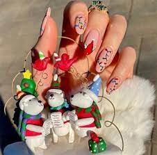 Nails-Designs-With-Christmas-Toys-5