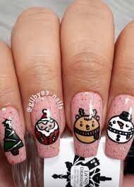 Nails-Designs-With-Christmas-Toys-6