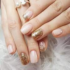 Nature-Classy-Nails-With-Glitter-Accents-10