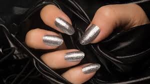 Nature-Classy-Nails-With-Glitter-Accents-9