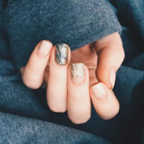 Negative-Space-Half-Moon-Manicure-3