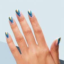 Negative-Space-Pointed-Nails-5