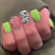 Neon-Accent-For-Nude-Nails-10