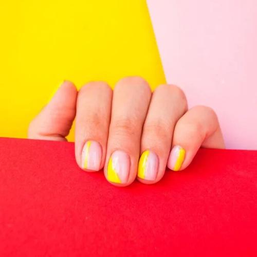 Neon-Accent-For-Nude-Nails-3