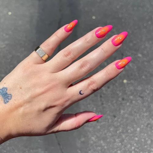 Neon-Aura-Nails-1