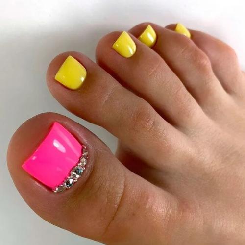 Neon-Colors-for-Toe-Nail-3
