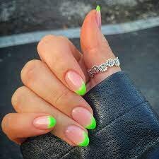 Neon-Green-Short-Almond-Nails-4