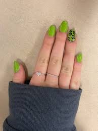 Neon-Green-Short-Almond-Nails-7