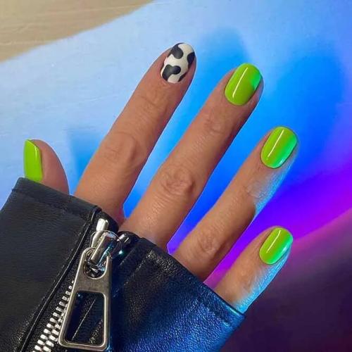 Neon-Green-Summer-Nail-Colors-2