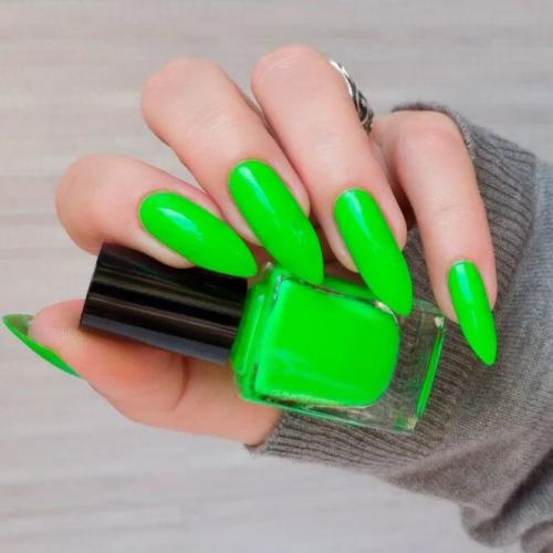 Neon-Green-Summer-Nail-Colors-4
