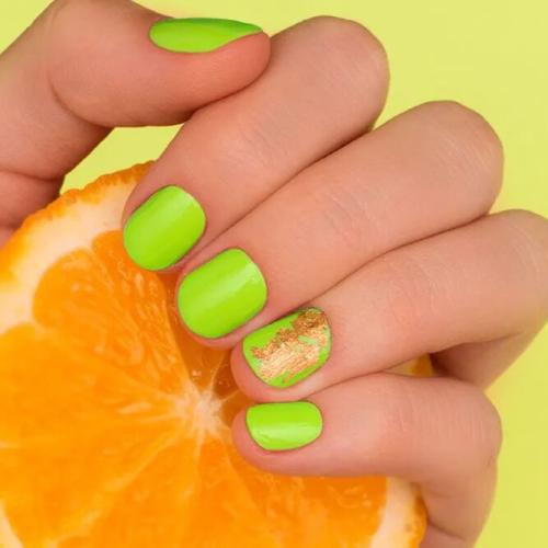 Neon-Green-Summer-Nail-Colors-5