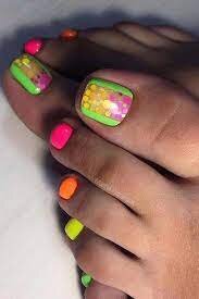 Neon-Pattern-Toe-Nails-4