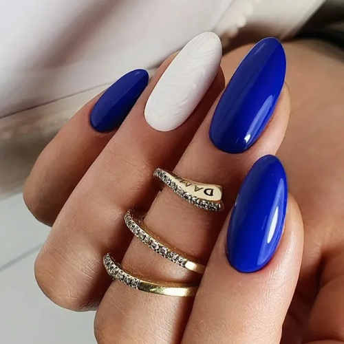 Nice-Ideas-for-Blue-and-White-Nails-1