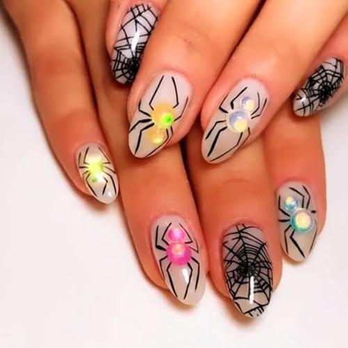 Not-Scary-Halloween-Nail-Art-3