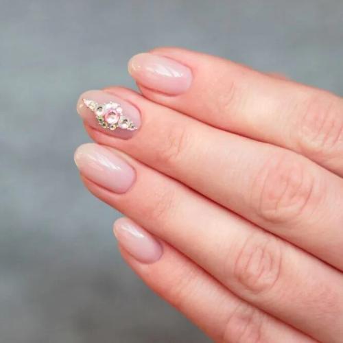 Nude-Nail-Design-With-Stones-1