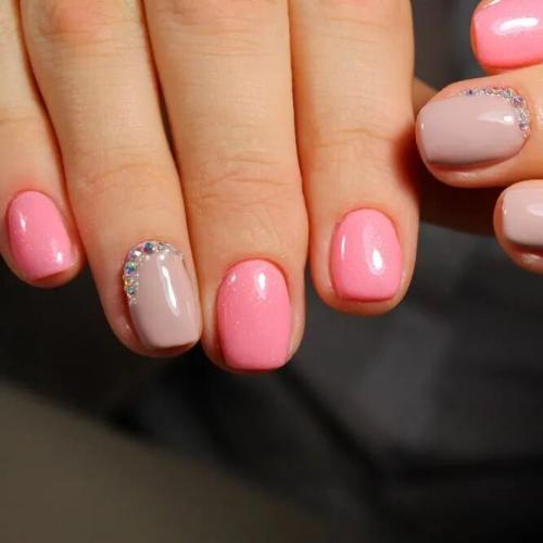 Nude-Nail-Design-With-Stones-4