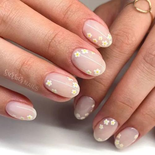 Nude-Nails-With-Flowers-Art-1