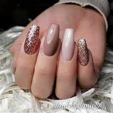 Nude-Nails-With-Glitter-Design-7