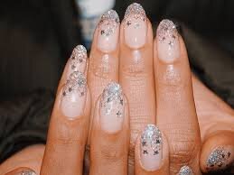 Nude-Nails-With-Glitter-Design-9