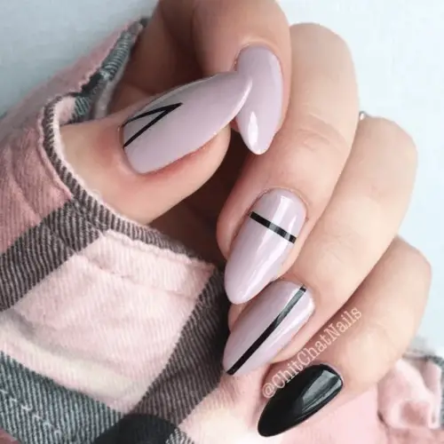 Nude-Nails-with-Black-Strict-Lines-1.jpg