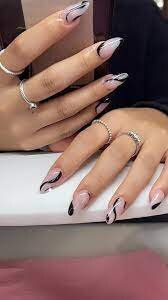 Nude-Nails-with-Black-Strict-Lines-2