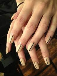 Nude-Nails-with-Black-Strict-Lines-2 (1)
