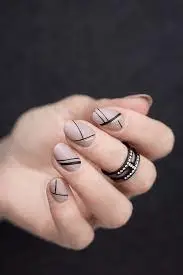 Nude-Nails-with-Black-Strict-Lines-3.jpg